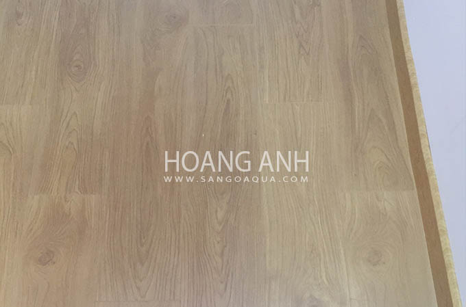 lap dat hoan thien san go egger 8mm h2735 tai quan 3